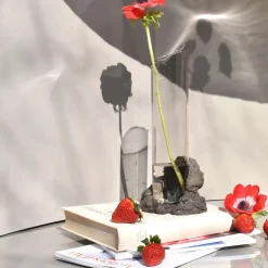 Vaso in vetro nero e pietra Catharsis #1