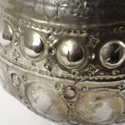 Vaso Niva in ceramica argento di Gabriele Mengoni