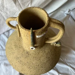 Vaso Origine Archetipa Abitata in Ceramica della Collezione Emozionale