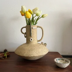 Vaso Origine Archetipa Abitata in Ceramica della Collezione Emozionale