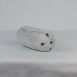 Vaso per fiori Capsule in marmo bianco satinato