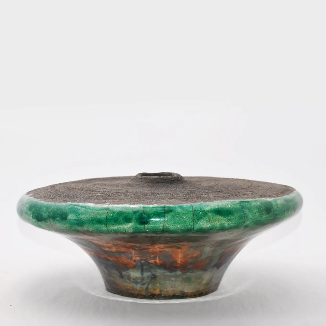 Vaso scultura rotondo in raku Intorno al Cerchio di Nino Basso