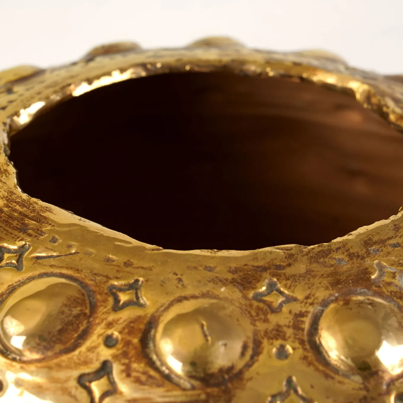 Vaso Soreis in ceramica oro di Gabriele Mengoni