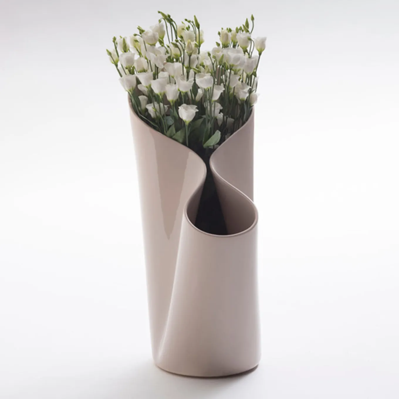 Vaso Umbravase in ceramica beige di Luca Nichetto